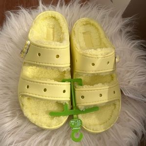 Crocs classic cozzzy sandal